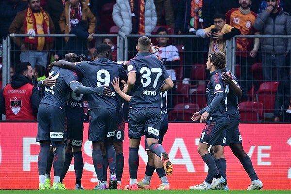 Samsunspor ise 50.dakikada Ntcham'ın penaltı golüyle eşitliği sağladı.