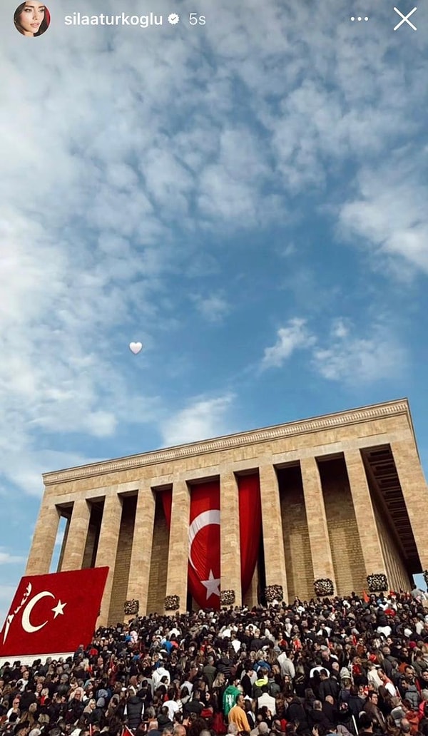 Yaptığı her paylaşım ilgiyle takip edilen Türkoğlu, Ulu önderimiz Mustafa Kemal Atatürk'ün hayata gözlerini yummasının 85. yıl dönümünde Anıtkabir'i ziyaret etti. Bu anlamlı ziyarete sevgili Ata Ayyılıdz da eşlik etti. Türkoğlu, önce Anıtkabir'i ardından da kendi fotoğrafını sosyal medyasından paylaştı👇