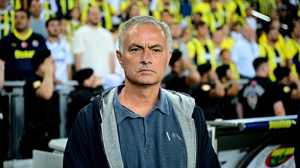 Jose Mourinho'nun Trabzonspor maçı sonrası yaptığı açıklamalar gündemde kalmaya devam ediyor. Mourinho'nun açıklamalarının yurt dışında da yankı bulması "Türkiye'yi şikayet ediyor" yorumlarına da neden olmuştu.