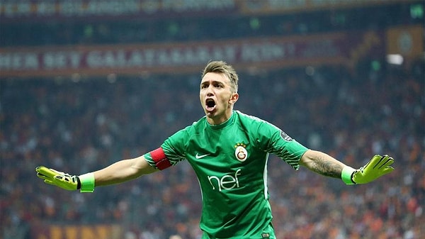 Muslera, geçmiş başarılarını hatırlatarak "14 yıl içerisinde 17 kupa kazandım. Bunu benden başka kimse yapmadı. Türk futboluna verdiğim katkıyı kimse vermedi" dedi.