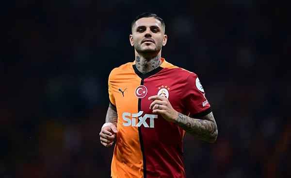 Maç önü ve sonunda taraftarla kucaklaşan Icardi'ye Osimhen de attığı golden sonra kendisinin formasıyla sevinerek jest yapmıştı.