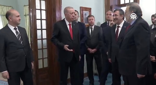 Erdoğan,"Murat Bey, ne diyorlar bize? 'Libya'ya niye gidiyorsunuz?' diyenler kim, malum.  Bak gitmiş işte. Hala konuşuyorlar ya.” dedi.