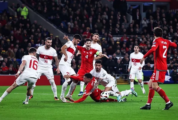 EURO 2020'de tartışmalı performansımıza bir de Galler'e 2-0'lık mağlubiyet eklenmişti. EURO 2024 Elemeleri'nde ise 2-0 ve 1-1'lik skorlar ise bizi 17 puanla lider şekilde Almanya'ya getirmişti.