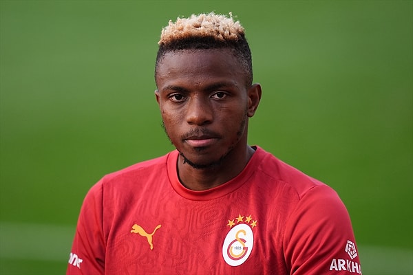 Osimhen'in performansı hem Avrupa'nın dev kulüplerinin iştahını açtı hem de Galatasaray'ın en büyük rakibi Fenerbahçe'nin...