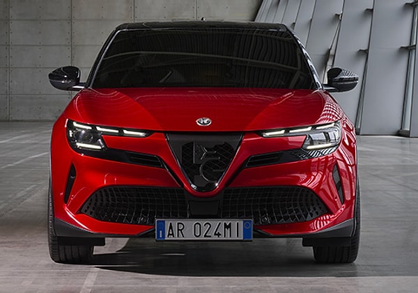 Alfa Romeo Junior Elettrica Fiyat Listesi Kasım 2024