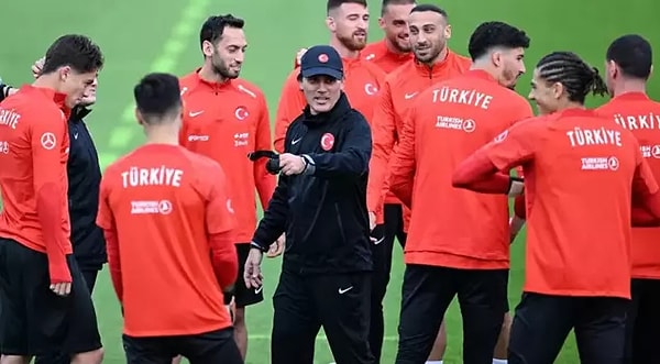 Corriere dello Sport'un iddiasına göre Mancini ile anlaşamayan ve Montella'yı bitirmek isteyen Roma, Montella'nın tazminatını ödeyerek milli takımdan koparacak.