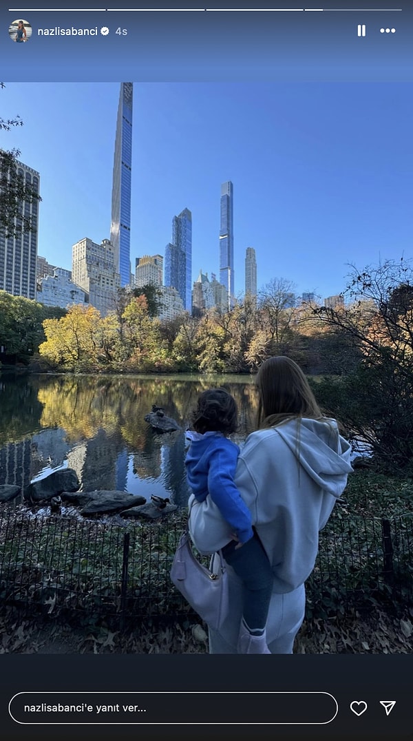 Nazlı Sabancı, kızı Arzu Alara ve kaynanasıyla New York'un her zerresinin tadını çıkarmaya devam etti.