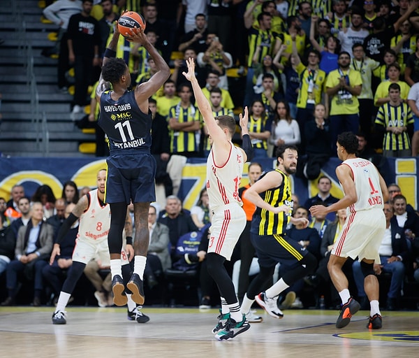 Nigel Hayes, 25 sayıyla maçın en çok sayı kaydeden ismi oldu. Bu sayıların 18'i, üçüncü çeyrekte geldi.