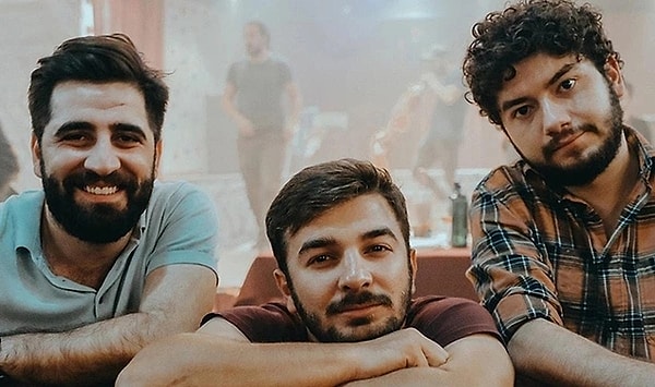 Atakan Özyurt'u yakın arkadaşları Bilal Hancı ve Fatih Yasin'le birlikte yönettiği Kafalar ekibinden tanıyoruz. Milyonlarca abonesi olan Kafalar Türkiye'nin en çok takip edilen kanallarından biri şüphesiz.