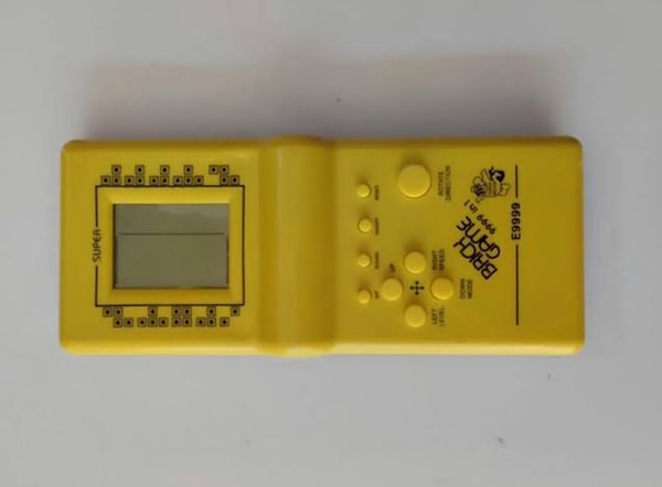 2. Pili bitmesin diye pilleri buzdolabına koyduğumuz Tetris gameboy. 🥲