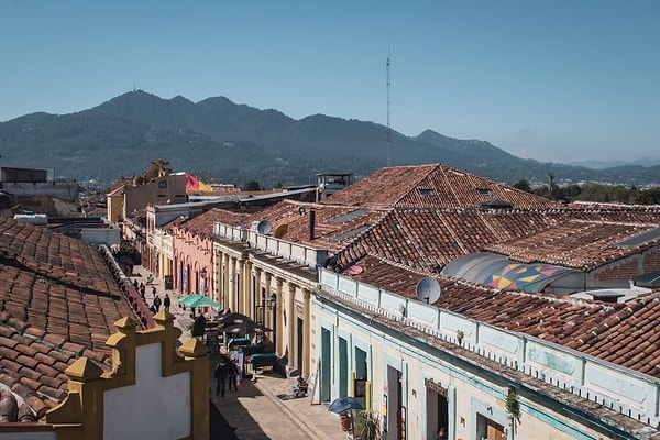 San Cristobal de las Casas'ta temiz suya ulaşmak, özellikle düşük gelirli aileler için oldukça zor. Musluk suyu burada da var fakat ağır klor tadı yüzünden içmek neredeyse imkansız.