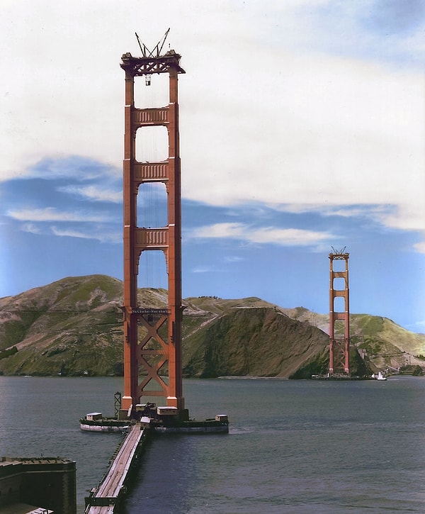 8. Golden Gate Köprüsü'nün inşaatı.