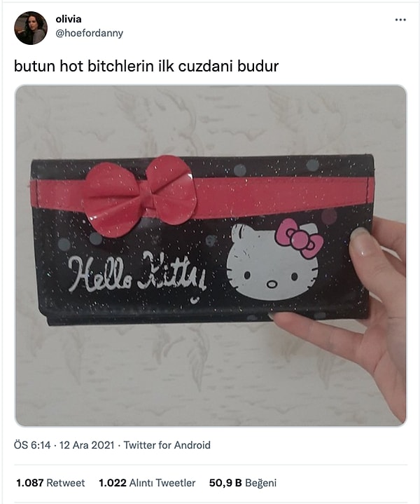 Hello Kitty bütün dünyada öylesine meşhur oldu ki çocukların ilk cüzdanında, telefonunda onun resmi vardı.