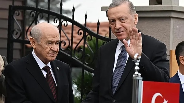 Cumhurbaşkanı Recep Tayyip Erdoğan, MHP Genel Başkanı Devlet Bahçeli'yi kabul edecek. Cumhurbaşkanlığı İletişim Başkanlığından yapılan açıklamaya göre, Erdoğan ile Bahçeli görüşmesi Cumhurbaşkanlığı Külliyesi'nde saat 18.00'de gerçekleşecek.