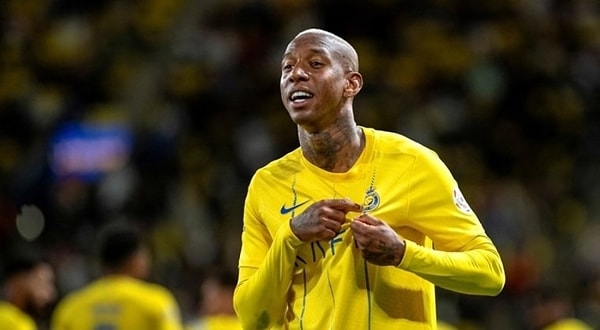 Talisca için herhangi bir resmi teklif almadıklarını söyleyen Al-Nassr cephesi, Talisca'nın kariyerine Suudi Arabistan'da devam edeceğini duyurdu.