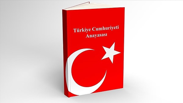 Anayasa’nın 4’üncü maddesi, “Anayasa'nın 1'inci maddesindeki Devletin şeklinin Cumhuriyet olduğu hakkındaki hüküm ile, 2'nci maddesindeki Cumhuriyetin nitelikleri ve 3'üncü maddesi hükümleri değiştirilemez ve değiştirilmesi teklif edilemez.” ifadeleri yer alıyor.