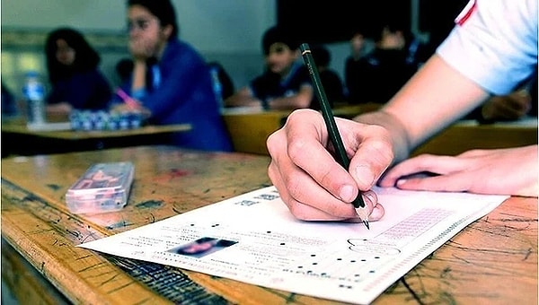 MHP Milletvekilleri TBMM’deki Milli Eğitim Bakanlığı bütçe görüşmelerinde üniversite sınavının kaldırılması istedi. Sözcü’den Deniz Ayhan’ın haberine göre; MHP Grup Başkanvekili Filiz Kılıç, “Türkiye, sınavsız üniversiteye geçişi başarabilecek hale geldi’’ dedi.