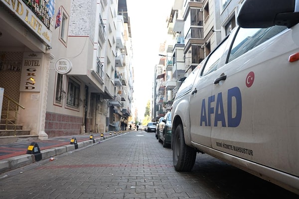 Hastaneye kaldırılan bebeğin annesi R.K. ve babası R.K. tedavilerinin ardından taburcu edilirken, yine aynı apartmanda yaşayan G.U. ise hastanede tedavi altına alındı. Çevredeki bazı binalarsa hemen tahliye edildi ve vatandaşlar İzmir Valiliği tarafından geçici barınma evine alındı.