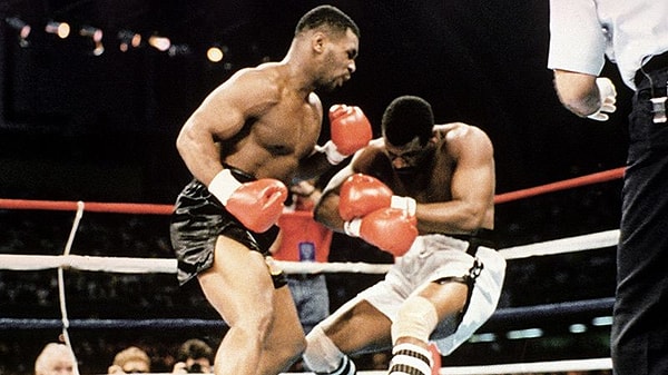 1988 yılında dünya ağır sıklet boks şampiyonluğu için karşısına çıkan yenilgisiz Michael Spinks'i 91 saniyede yere sermişti. Sadece bu örnek bile Tyson'ın nakavt gücünü anlatmak için yeterli.