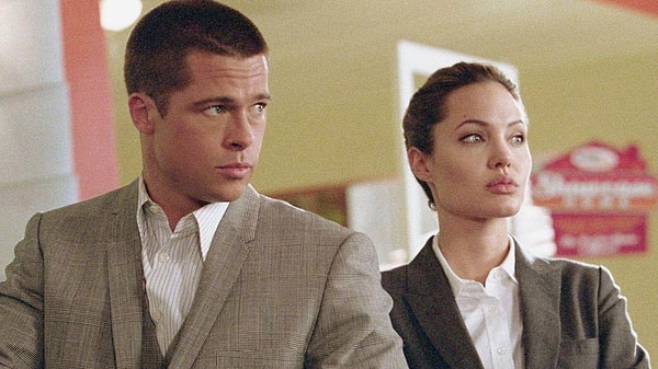 ''Mr. and Mrs. Smith'' isimli 2005 yapımı filmdeki başarılı oyunculuk performansları ve tutkulu aşklarıyla Hollywood'un ikonik çifti Angelina Jolie ve Brad Pitt'i mutlaka tanıyorsunuzdur.