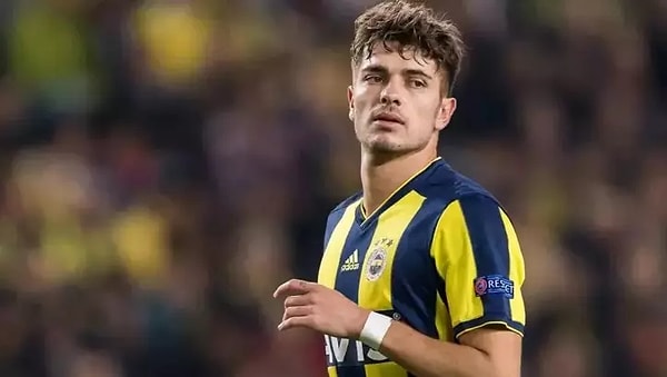 Almanya milli takımıyla başlayan kariyerine Rusya milli takımında devam etti. Fenerbahçe forması da giyen Roman Neustädter bu konudaki en ilginç geçişlerden birini yaşadı.