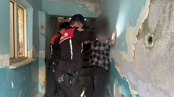 Bursa'da polisin yaptığı operasyonlardan görüntüler 👇