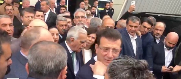 İBB Başkanı Ekrem İmamoğlu ve yanındaki kabalık heyet, Mardin’e giderek Ahmet Türk’e ziyarette bulundu.