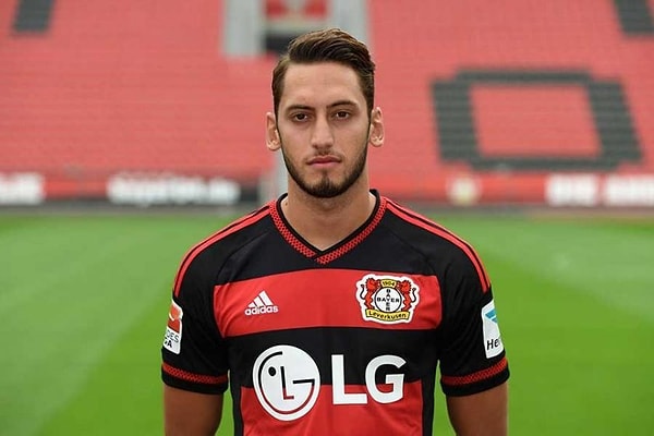 Çalhanoğlu, "Tesadüfen bir arkadaşımdan, babamın Darmstadt şehrinde bir restoranda Trabzonsporlu bir yöneticiyle buluştuğunu öğrendim" demişti.