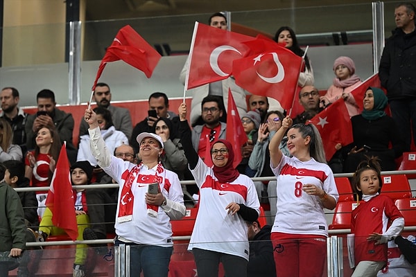 Kayseri halkı ise stadı tam kapasiteyle doldurarak millilerimiz yalnız bırakmadı.