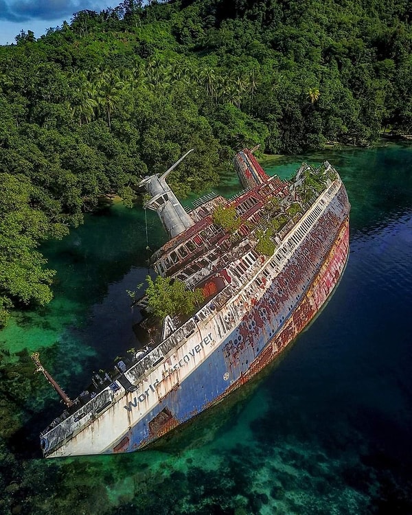 6. World Discoverer, 2000 yılından beri Solomon Adaları'ndaki kum sineği geçidinde sıkıştığı yerde!