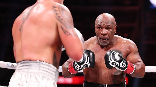 Efsanevi boksör Mike Tyson, dört yıl aradan sonra özel bir maçla ringe döndü.