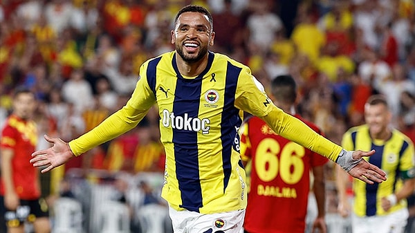 Al Nassr'ın En-Nesyri için Fenerbahçe'ye ödemeye hazırlandığı ücretin de 22 milyon Euro olduğu iddia edildi.