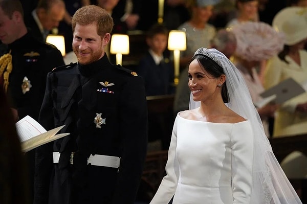 İngiliz Kraliyet ailesinin prenslerinden biri olan Harry, eski oyuncu Meghan Markle ile 2018 yılında dünyaevine girdi.