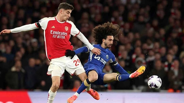 Premier Lig'e birçok takımla katkıda bulunan Londra şehri de büyük derbilere ev sahipliği yapıyor. Arsenal - Chelsea ve Arsenal - Tottenham maçları bu derbilerin en başında geliyor.