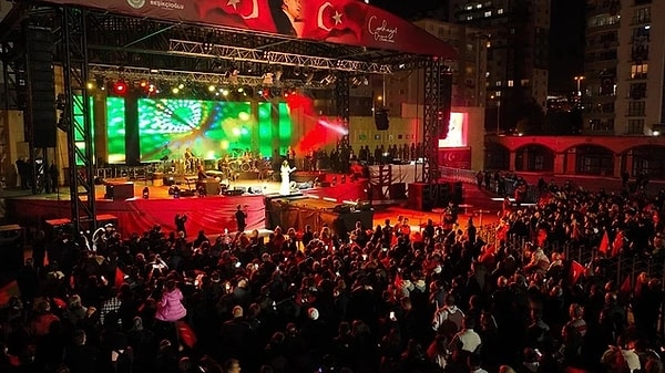 Ankara Büyükşehir Belediyesi’nin düzenlediği konserlerde fahiş ücretler ödendiği iddia edilmişti. Balkan Mansur Yavaş, iddialarla ilgili soruşturma başlatıldığını açıklamıştı. Yapılan idari soruşturma kapsamında, Kültür ve Sosyal İşleri Dairesi Başkanı Haluk Erdemir ve Kültür ve Sosyal İşleri Dairesi Koordinatörü Hacı Ali Bozkurt soruşturma sonuna kadar geçici olarak görevden alındı.