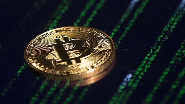 Bitcoin dün akşam 94 bin 2 doları gördü. Bitcoin sahipleri bu yükleşin ardından satışlara başlamasının ardından kripto para 92 bin 500 civarına geriledi.