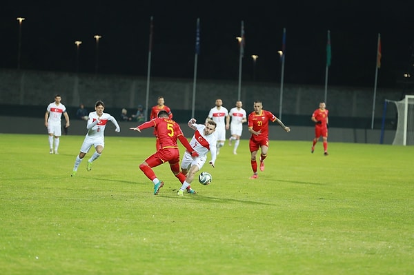 Ev sahibi, iddiası olmamasına, C Ligi'ne düşmesi kesinleşmesine rağmen etkili bir oyun ortaya koydu. 3-1'lik skorla altıncı maçta ilk puanlarına ulaştı.