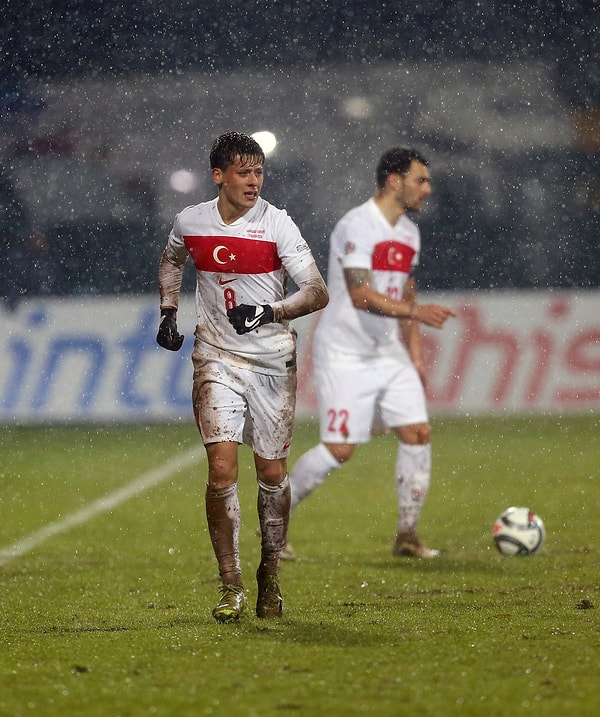 Karşılaşmaya dakikalar geçtikçe hızını artıran yağış damga vurdu. Ay-yıldızlı futbolcular, çamura dönen zeminde golü bulmakta zorlanınca yenilgi kaçınılmaz oldu.