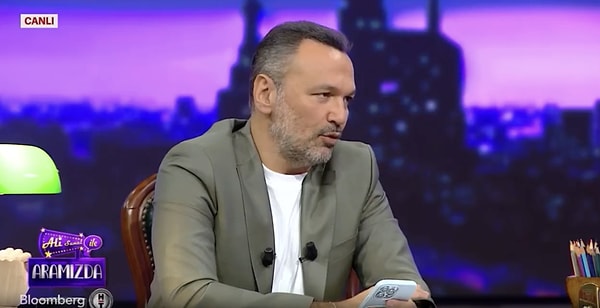 İzleyiciden gelen "Kıvılcım ve Ömer tekrardan evlenir mi?" sorusunu okuyan Ali Sunal, merak edilen konuya açıklık getirilmesini sağladı.