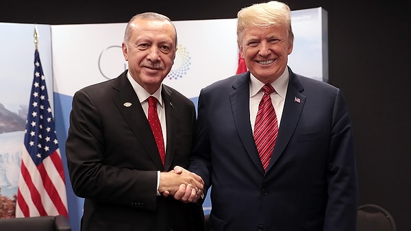 Erdoğan’a sorulan bir diğer soru ise Donald Trump’ın politikaları oldu: “Biz Sayın Trump'ın savaşları bitirme söylemine inanmak istiyor, bu yönde adımlar atmasını bekliyoruz.”