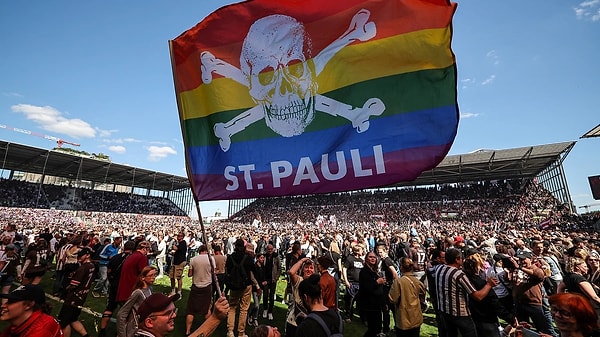 Additionally, prominent CNN anchor Don Lemon, Germany's historic football club St. Pauli, and Austrian Airlines also announced their departure from X.