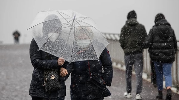 Beklenen soğuk ve yağışlı hava nedeniyle; cumartesi günü Marmara, Ege, Batı ve Orta Akdeniz, İç Anadolu'nun batısı, Batı ve Orta Karadeniz ile Yozgat çevrelerinin aralıklı yağışlı geçeceği tahmin ediliyor.