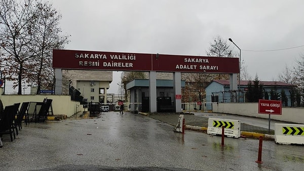 İddia makamı sanık Çağlar'ın ‘Cinsel sarkıntılık', ‘Cinsel sarkıntılığa teşebbüs', ‘Cinsel taciz' suçlardan cezalandırılması yönünde mütalaasını sunmuştu. Tutuklu sanık Fahri Can Çağlar, Sakarya 4. Ağır Ceza Mahkemesinde son kez hakim karşısına çıktı. Duruşmaya sanık ve taraf avukatları katıldı. Celse arasında gelen belgelerin zapta geçirilmesi sonrasında başlayan duruşmada sanık, önceki savunmalarını tekrar ederek tahliyesini ve beraatını talep etti.