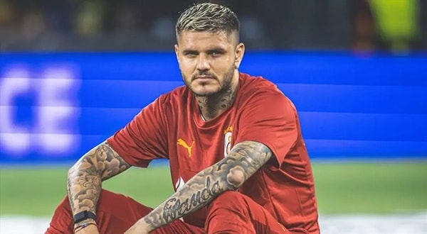 Wanda Nara ile yaşadığı çalkantılı olaylar sonrası gündemden bir türlü düşmeyen Mauro Icardi, saçını tekrardan sarıya boyatma kararı aldı.