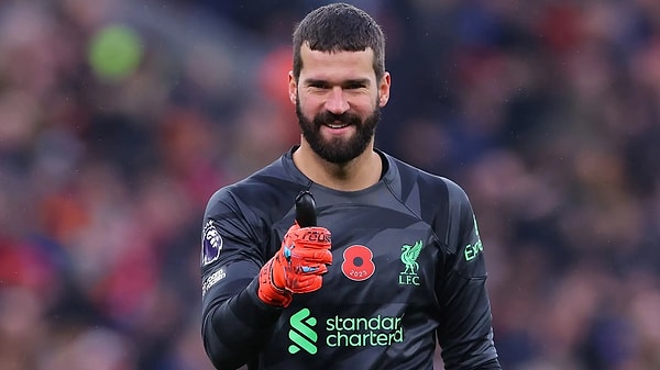 Sezon başında Giorgi Mamardashvili'yi transfer eden Liverpool'un, sezon sonunda Alisson'u bırakıp bırakmayacağı ise belirsizliğini koruyor.