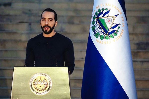 Bitcoin’in yükselişinden yüzü gülenlerden birisi de El Salvador oldu. 2021 yılında Bitcoin’i resmi para birimi olarak kabul eden ilk ülke olan El Salvador, yatırımının meyvesini aldı.