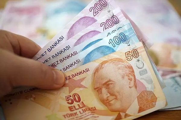 Babuşçu'nun sosyal medya hesabından yaptığı paylaşım ise şöyle: "200 TL’lik banknotun en parlak yılı 2024 oldu. 2025 yılında artık yeni daha büyük banknot geliyor. Merkez Bankası hazırlıkları tamamladı. 2025 yılı ilk aylarında 500 TL’lik banknotu basıyor…"