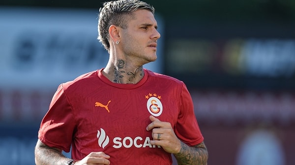 Icardi ise Wanda Nara'ya cevaplar verse de L-Gante'yi ilk kez muhatap aldı ve cevap verdi. Icardi, L-Gante'den "yabancı biri" olarak bahsetti.