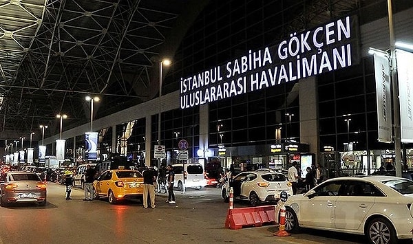 Türkiye, hafta sonu yeni bir yağışlı hava sisteminin etkisi altına giriyor. Bu nedenle de yarın sabah hava, deniz ve kara ulaşımında aksamalar yaşanacak. Uyarılar sonrası Sabiha Gökçen Havalimanı işletmecisi HEAŞ (Havaalanı İşletme ve Havacılık Endüstrileri A.Ş) harekete geçti. Yarın yapılacak olan uçuşların yüzde 10’unun, Meteorolojik Acil Durum Komitesi (MADKOM) kararı gereği iptal edildiği açıklandı.