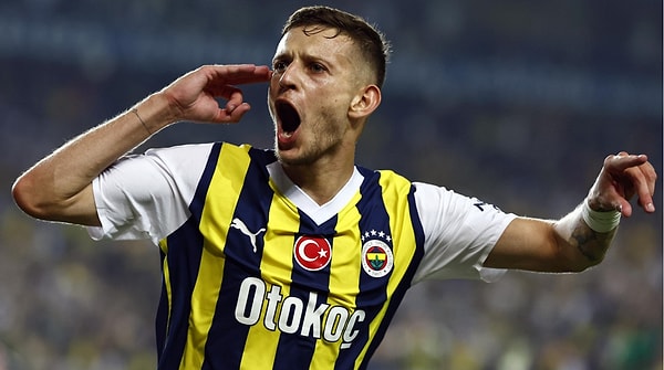 Güncel Transfermarkt değeri 19 milyon Euro olan Sebastian Szymanski için Fenerbahçe'nin 25 milyon Euro civarında bir bonservis bedeli talep edeceği gelen bilgiler arasında.